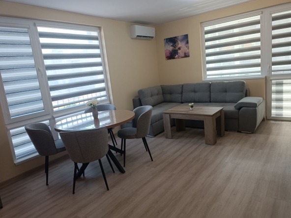 Дава се под наем Тристаен апартамент в Бургас, Меден рудник - зона А - 100 кв.м за 510 € - Снимка #1