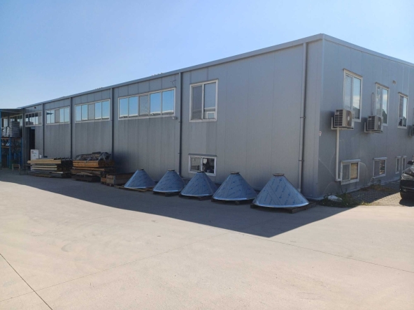 Промишлена сграда в Куклен - 2924 кв.м за 320 €/кв.м - Снимка #1