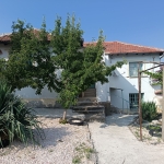 Дава се под наем Къща в с. Левка, Област Хасково - 100 кв.м за 350 € - Снимка #1