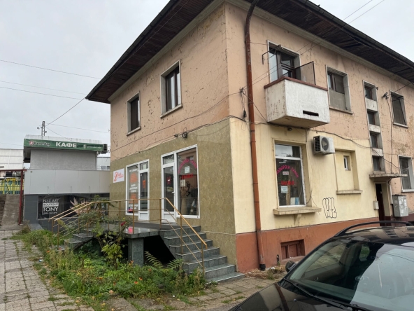 Тристаен апартамент в Перник, Център - 82 кв.м за 1507 €/кв.м - Снимка #1