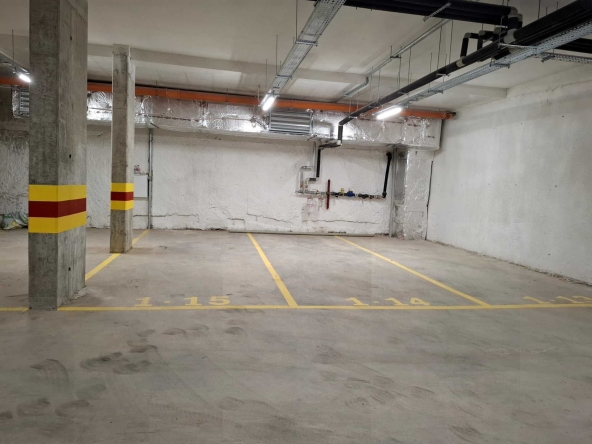 Дава се под наем Гараж / Паркомясто в София, Разсадника - 26 кв.м за 178.5 € - Снимка #1