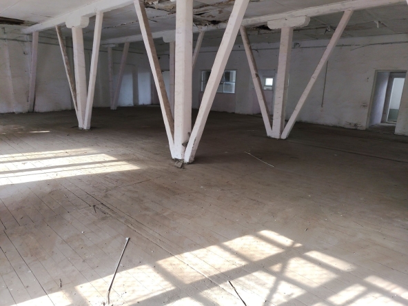 Дава се под наем Промишлена сграда в Русе, Веждата - 335 кв.м за 382.5 € - Снимка #1