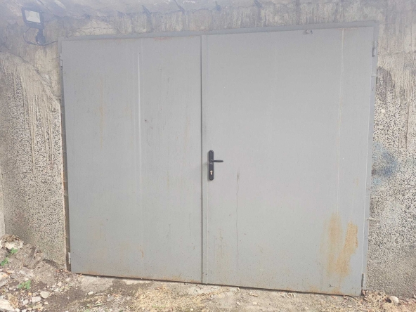 Дава се под наем Гараж / Паркомясто в София, Гео Милев - 23 кв.м за 153 € - Снимка #1