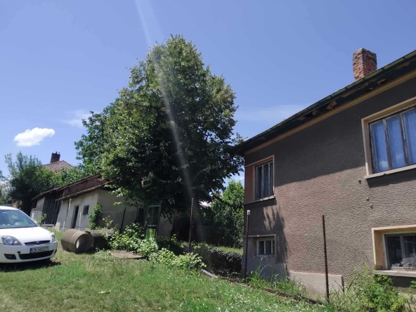 Къща в с. Септемврийци, Област Монтана - 300 кв.м за 42 €/кв.м - Снимка #1