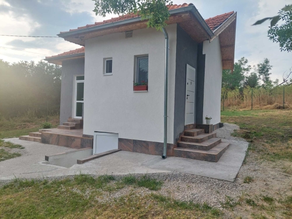 Къща в с. Алдомировци, Област София-област - 54 кв.м за 2112 €/кв.м - Снимка #1