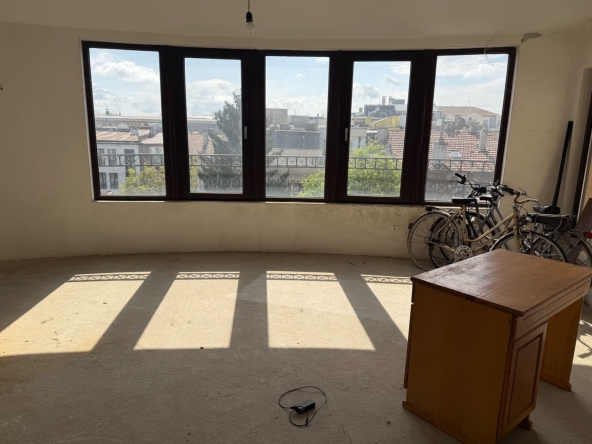 Дава се под наем Четиристаен апартамент в Бургас, Център - 160 кв.м за 510 € - Снимка #1