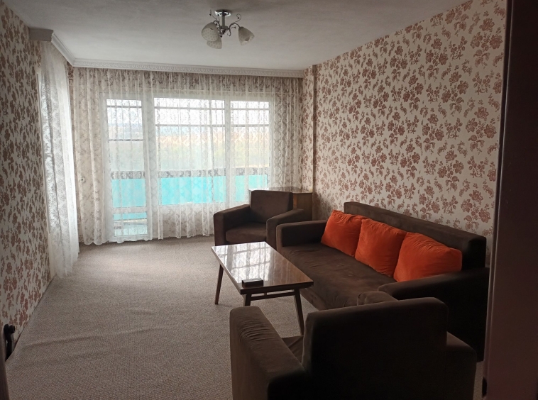 Дава се под наем Двустаен апартамент в Разград, Орел - 74 кв.м за 204 € - Снимка #1