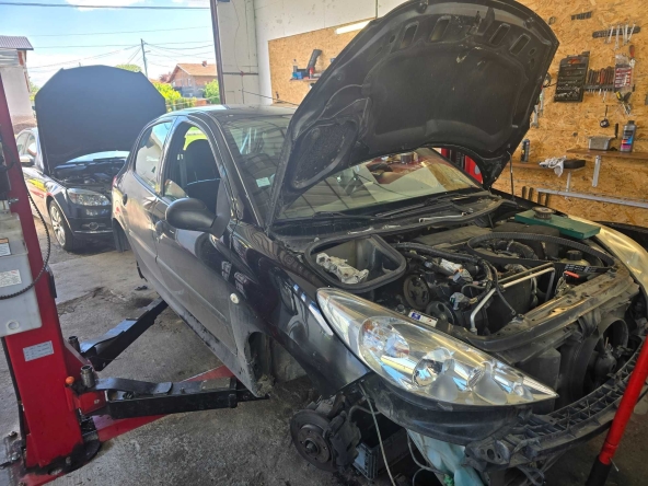 Дава се под наем Промишлена сграда в София, Требич - 50 кв.м за 10.2 € - Снимка #1