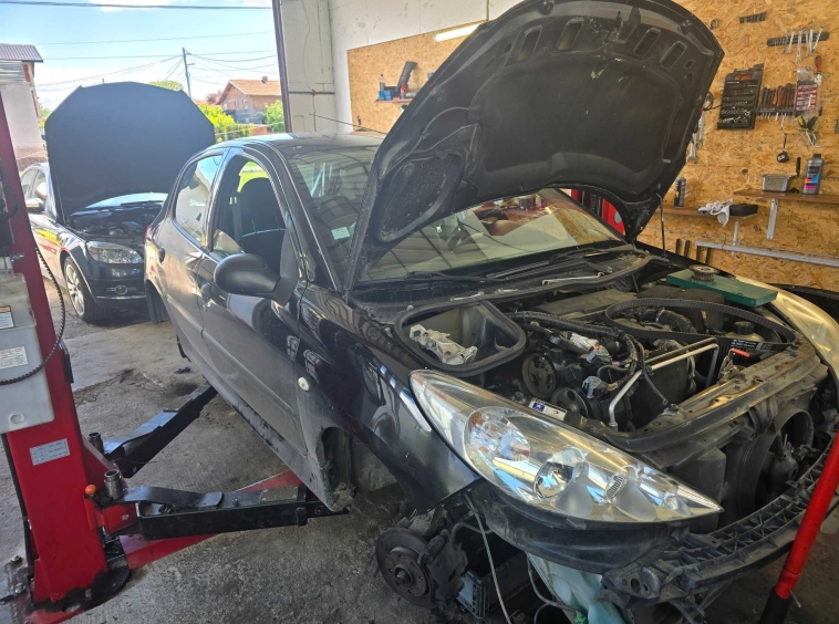 Дава се под наем Промишлена сграда в София, Требич - 50 кв.м за 10.2 € - Снимка #1