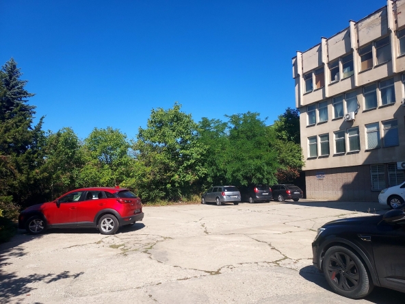 Дава се под наем Промишлена сграда в Велико Търново, Промишлена зона - Запад - 300 кв.м за 180000 € - Снимка #1