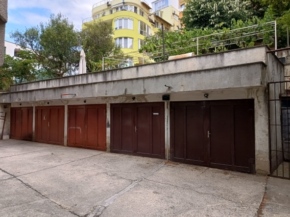 Дава се под наем Гараж / Паркомясто в Варна, Електрон - 14 кв.м за 102 € - Снимка #1