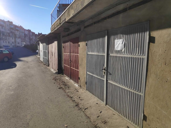 Дава се под наем Гараж / Паркомясто в Габрово, Младост - 22 кв.м за 51 € - Снимка #1