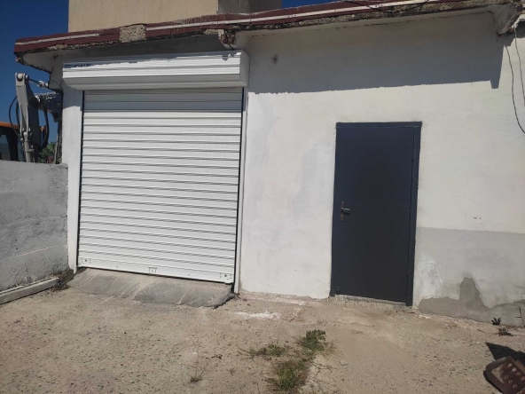 Дава се под наем Склад в Кърджали, Център - 25 кв.м за 76.5 € - Снимка #1