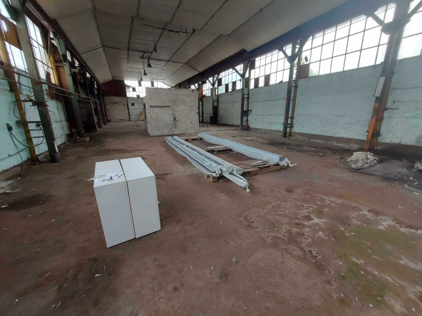 Дава се под наем Промишлена сграда в Търговище, Промишлена зона - 732 кв.м за 918 € - Снимка #1