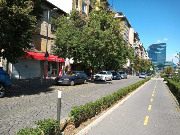 Дава се под наем Магазин в София, Център - 63 кв.м за 1280 € - Снимка #1