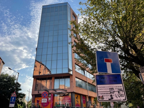 Дава се под наем Офис в София, Център - 100 кв.м за 660 € - Снимка #1