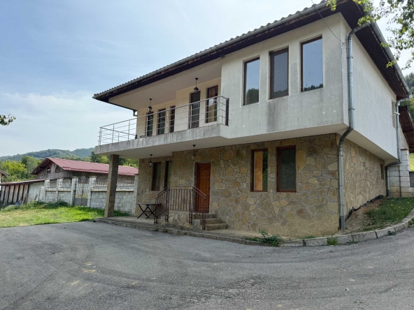 Къща в с. Чифлик, Област Ловеч - 180 кв.м за 1106 €/кв.м - Снимка #1