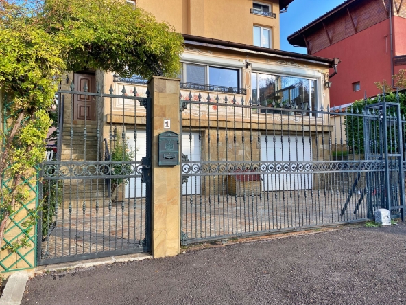 Къща в Банкя - 380 кв.м за 1798 €/кв.м - Снимка #1