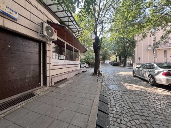 Дава се под наем Гараж / Паркомясто в София, Оборище - 21 кв.м за 173.4 € - Снимка #1