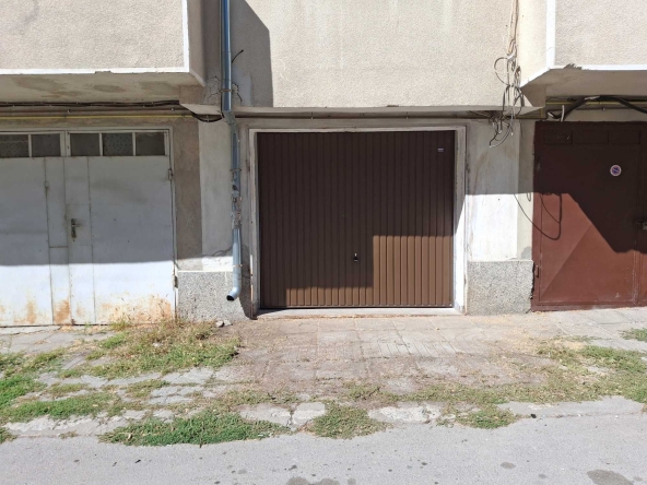 Дава се под наем Гараж / Паркомясто в Шумен, Томбул джамия - 15 кв.м за 76.5 € - Снимка #1