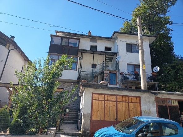 Етаж от къща в Смолян, Каптажа - 110 кв.м за 1273 €/кв.м - Снимка #1