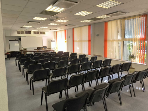 Дава се под наем Офис в Варна, Възраждане 3 - 105 кв.м за 61.2 € - Снимка #1