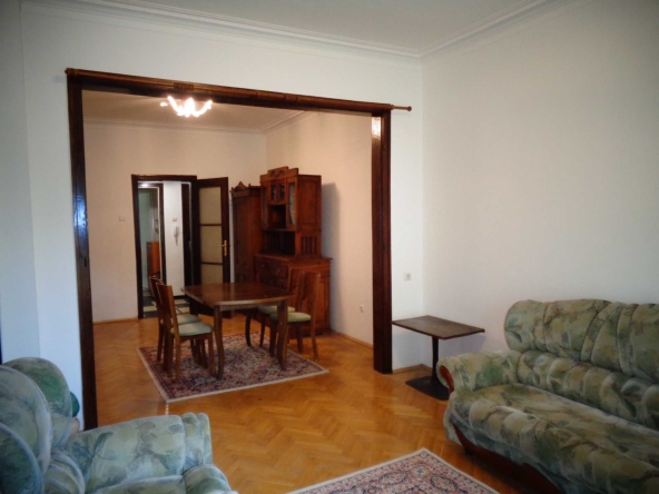 Дава се под наем Тристаен апартамент в София, Център - 105 кв.м за 950 € - Снимка #1