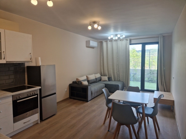 Дава се под наем Тристаен апартамент в Варна, м-т Траката - 100 кв.м за 816 € - Снимка #1