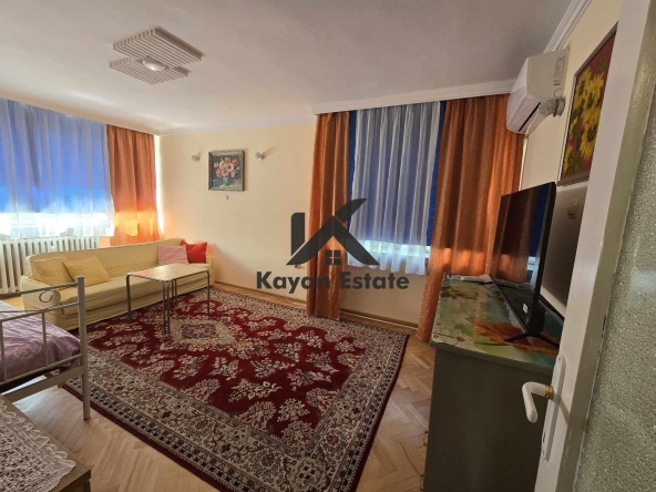 Дава се под наем Двустаен апартамент в Пловдив, Център - 71 кв.м за 357 € - Снимка #1
