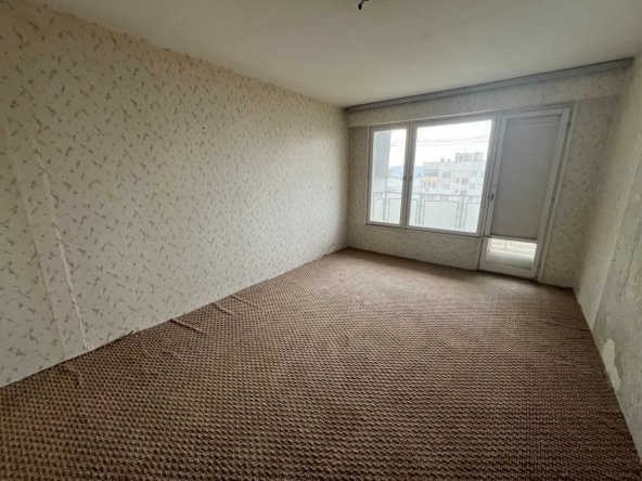 Тристаен апартамент в Казанлък - 85 кв.м за 810 €/кв.м - Снимка #1