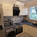 Дава се под наем Двустаен апартамент в Бургас, Център - 55 кв.м за 408 € - Снимка #1