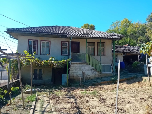 Къща в с. Копчелиите, Област Габрово - 300 кв.м за 267 €/кв.м - Снимка #1