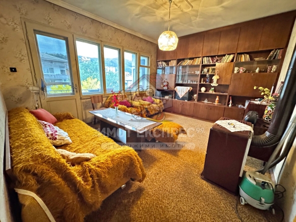 Дава се под наем Тристаен апартамент в Асеновград - 90 кв.м за 306 € - Снимка #1