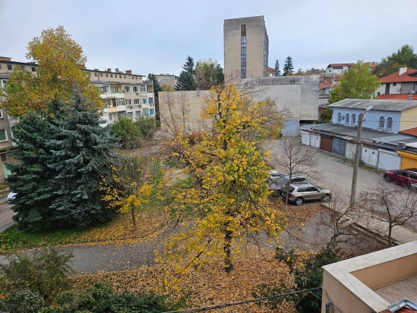 Тристаен апартамент в Разград, Център - 86 кв.м за 1280 €/кв.м - Снимка #1