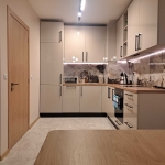 Дава се под наем Двустаен апартамент в к.к. Св.Св. Константин и Елена - 76 кв.м за 612 € - Снимка #1