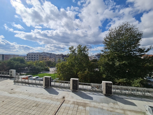 Дава се под наем Тристаен апартамент в Варна, Цветен квартал - 55 кв.м за 408 € - Снимка #1