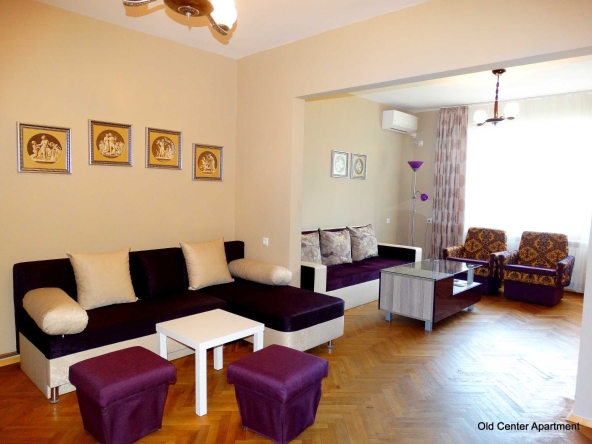 Дава се под наем Тристаен апартамент в Русе, Център - 90 кв.м за 420 € - Снимка #1