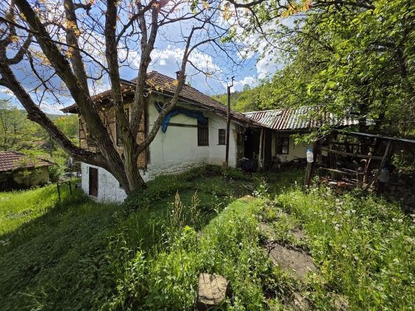 Къща в с. Руевци, Област Габрово - 80 кв.м за 383 €/кв.м - Снимка #1