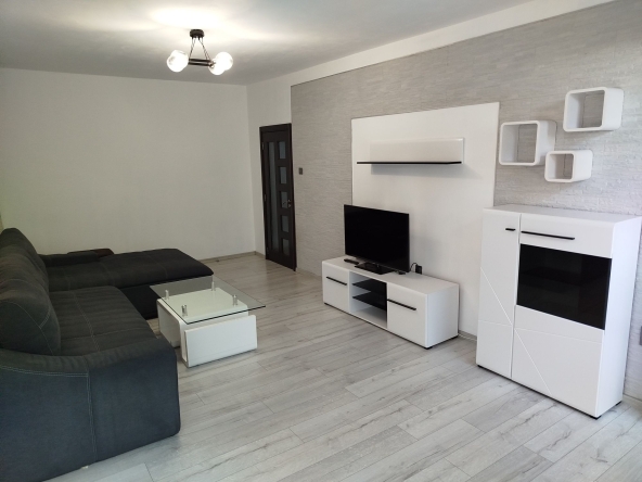 Дава се под наем Двустаен апартамент в Разград, Бели Лом - 90 кв.м за 411 € - Снимка #1