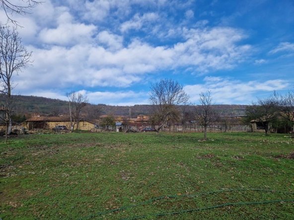 Дава се под наем Парцел в Горна Оряховица - 2000 кв.м за 250 € - Снимка #1