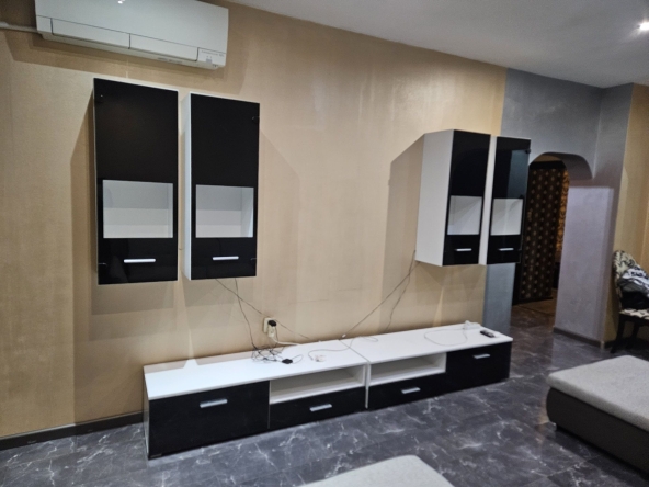 Дава се под наем Четиристаен апартамент в Шумен, Център - 100 кв.м за 433.5 € - Снимка #1