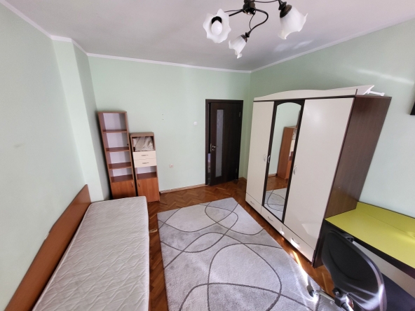 Дава се под наем Тристаен апартамент в Стара Загора, Център - 74 кв.м за 382.5 € - Снимка #1