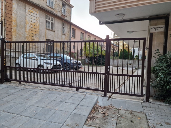 Дава се под наем Гараж / Паркомясто в София, Драгалевци - 10 кв.м за 99.45 € - Снимка #1