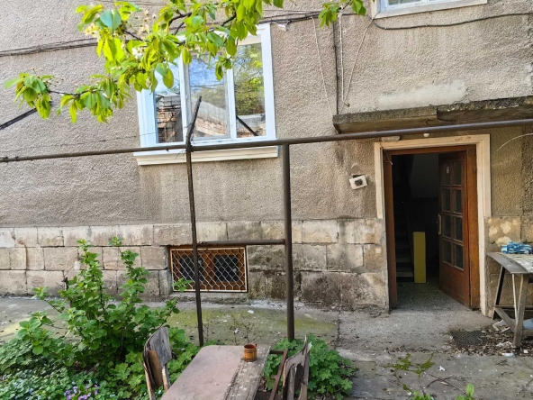 Дава се под наем Етаж от къща в Русе, Промишлена зона - Изток - 100 кв.м за 408 € - Снимка #1