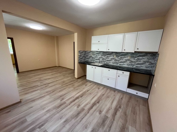 Тристаен апартамент в Казанлък - 95 кв.м за 1423 €/кв.м - Снимка #1