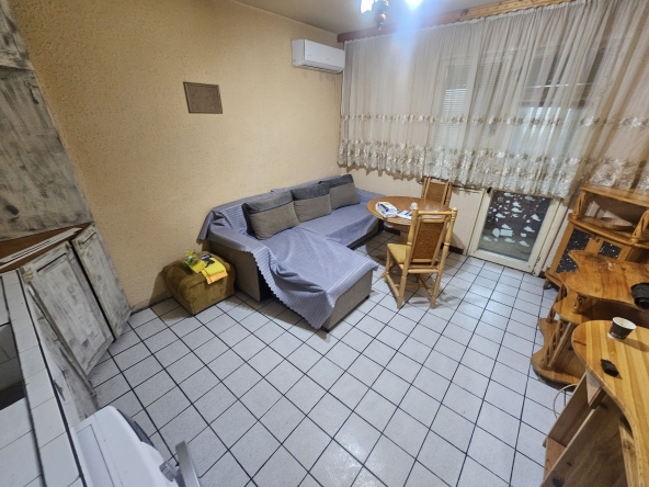 Дава се под наем Тристаен апартамент в Харманли - 68 кв.м за 248.88 € - Снимка #1