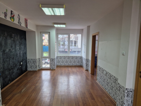 Дава се под наем Офис в Стара Загора, Център - 68 кв.м за 548.25 € - Снимка #1