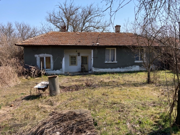 Етаж от къща в с. Брестовене, Област Разград - 100 кв.м за 102 €/кв.м - Снимка #1