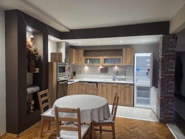 Дава се под наем Тристаен апартамент в Русе, Хъшове - 93 кв.м за 398.82 € - Снимка #1