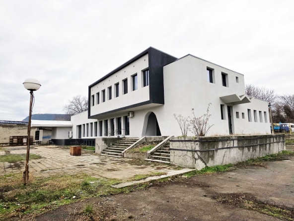 Промишлена сграда в Шумен, 2-ри корпус - 1280 кв.м за 355 €/кв.м - Снимка #1